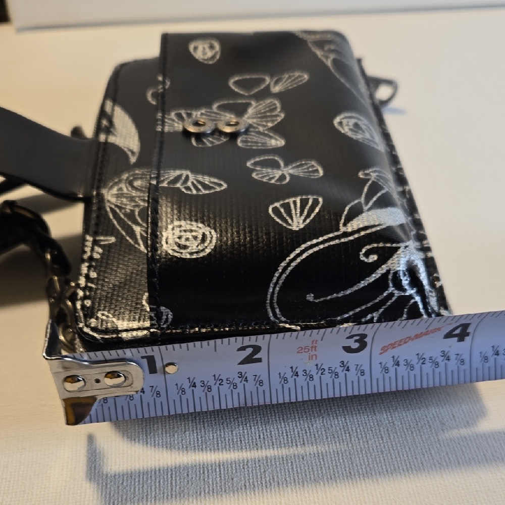 Sakroots Black and White Convertable Crossbody / Wristlet Wallet Bag - Picture 13 of 13
